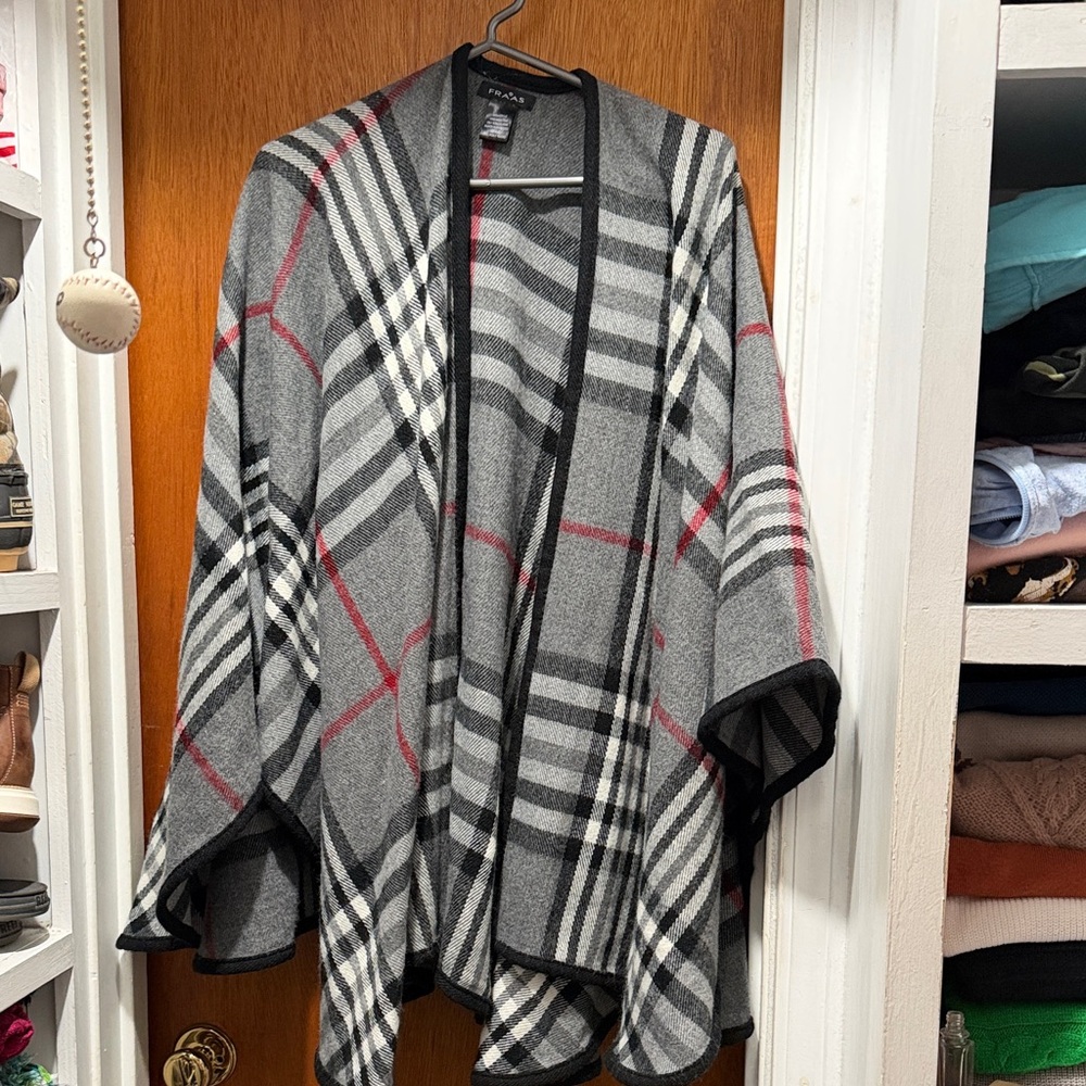 Fraas Gray and Red Knit Accessory